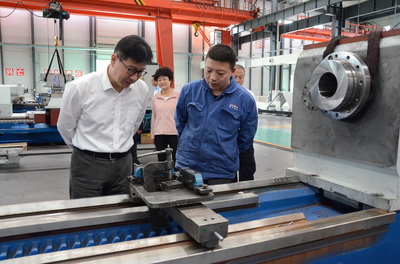 甘肅省委常委、副省長張錦剛在星火機床公司調研